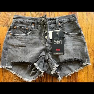 **NWT** Cute Levi’s shorts (501) / size 26
